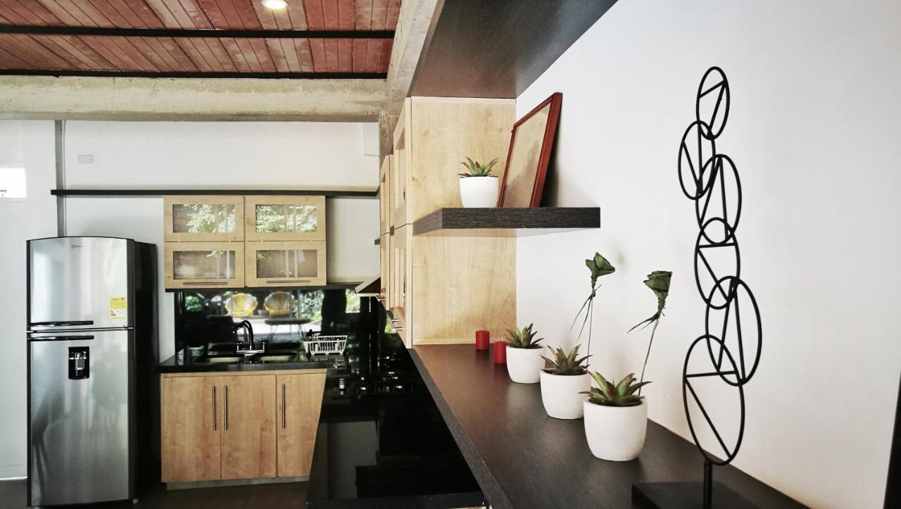 Moonshine Boutique Hostal Cali Extérieur photo