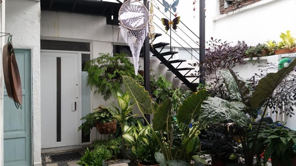 Moonshine Boutique Hostal Cali Extérieur photo